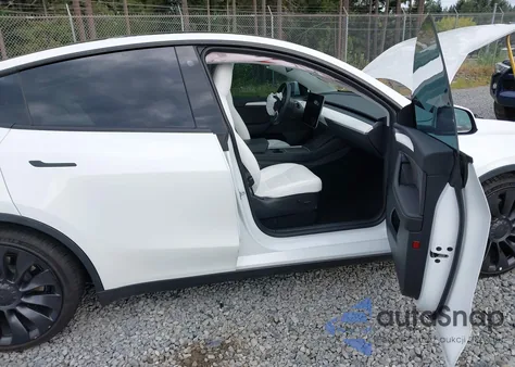 2022 Tesla Model Y Performance Dual Motor All-Wheel Drive z USA, uszkodzony, nr VIN 7SAYGDEF3NF565275